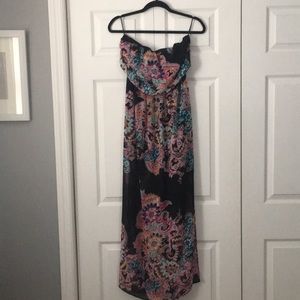 Sleeveless maxi dress.